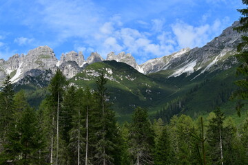 Schöne Landschaft mit Bergen im Stubaital