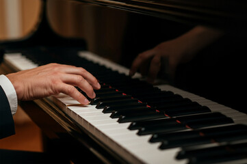 Obraz premium Close-up of the man playing the piano.