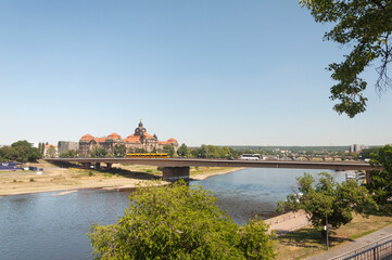 Obraz premium View of Carola Bridge over the Elbe River in Dresden, summertime