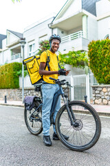Obraz premium Portrait of a delivery african young man with bicycle