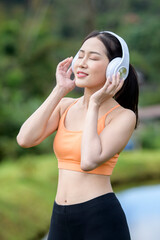 Fitness of young women to relax listening to music