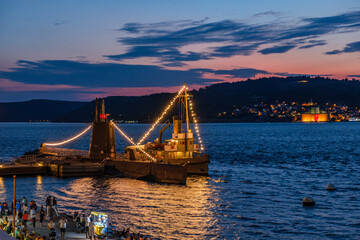 After World War I in 1915, it became possible to cross the Dardanelles Strait by bridge.