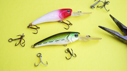   Wobbler with a long blade, for catching pike perch Replacing rusty hooks with new ones