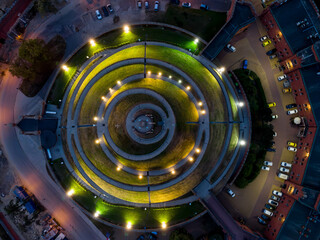 Kopiec Kościuszki w Krakowie widok z góry nocą