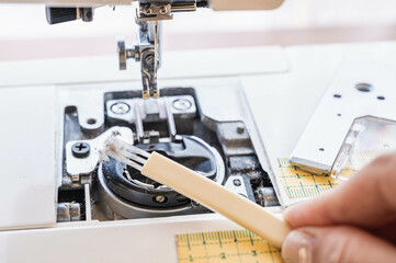 ミシンの水平釜から出たホコリ