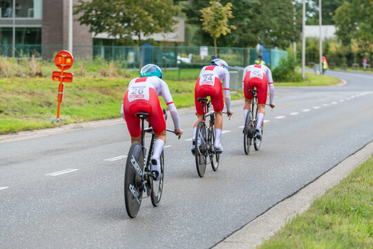 12 september 2024, Diepenbeek, Belgium. Backview Karolina Kumiega, Agnieszka Skalniak-S&oacute;jka, Marta Jaskulska during EK cycling championship in. Polish cycling athletes during time trial competition, e