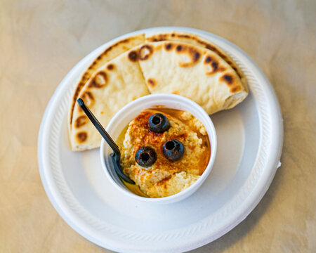 hummus and pita 
