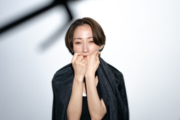モードなイメージのビューティー　女性