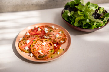 salada de tomate com queijo