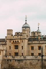Obraz premium Der historische Tower of London mit mittelalterlicher Architektur