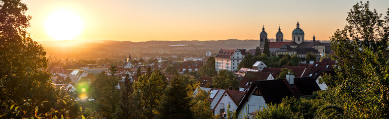 Weingarten (RV), Deutschland: Sommerliches Panorama bei Sonnenuntergang