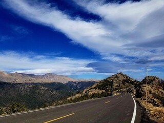 Colorsdo road to the mountains