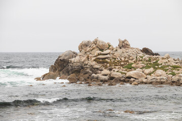 Waves breaking on rocks in the ocean