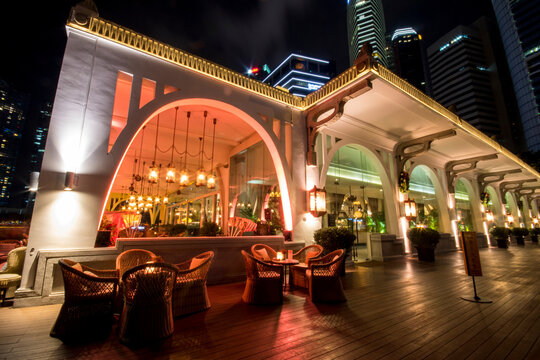 Singapore The Fullerton Bay hotel at night