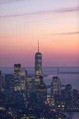 Obraz premium Manhattan Twilight: One World Trade Center at Dusk