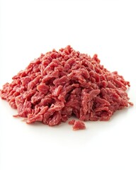 Obraz premium Ground beef pile isolated on white background