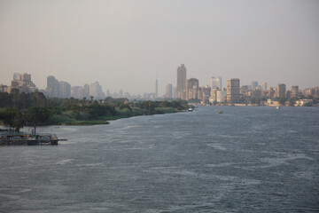 Obraz premium The Nile before sunset showing cairo