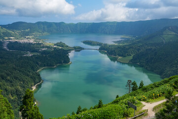 Die zwei Seen oberhalb von Sete cidades als Kraterseen auf der Insel Sao Miguel © Markus Kammermann