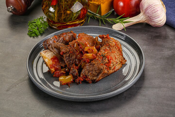 Baked beef ribs with vegetables