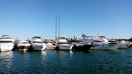 Fototapeta premium cruise ship docked in port. view of the yachts.