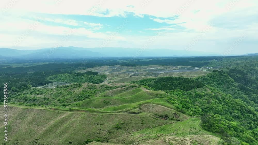 Aufkleber 山肌に設置されたメガソーラー太陽光発電所　空撮