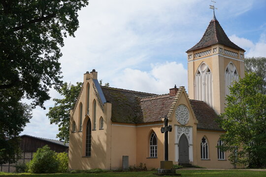 Die neugotische Dorfkirche von Paretz