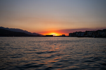 Naklejka premium sunset over the sea