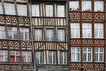 alte Fachwerkh&auml;user in Rennes in der Bretagne