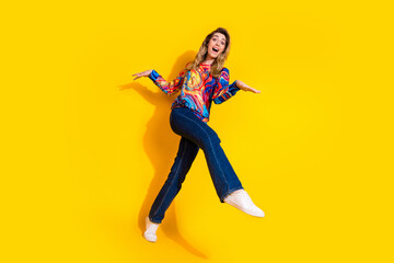 Obraz premium Photo of young funny blonde hair adorable woman wearing jeans and sweatshirt going like dinosaur isolated on yellow color background