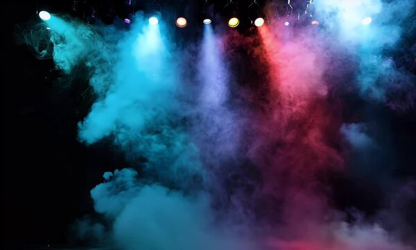Leere Theaterb&uuml;hne mit bunten Scheinwerfern und B&uuml;hnennebel