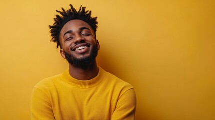 Obraz premium A young man in a yellow sweater is smiling contentedly against a bright yellow background, symbolizing happiness and positivity ideal for use in marketing, mental health, or lifestyle content,