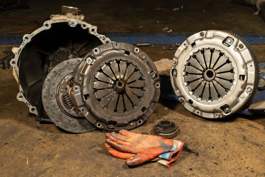 Truck clutch system repair.The mechanic is repairing the car's clutch system.