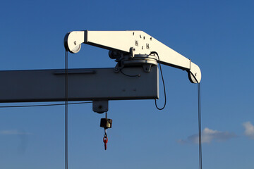 Rotating hoist mechanism of rooftop mounted crane