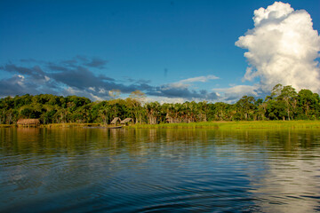 LAGUNA NATURAL DE AGUA UBICADO EN LEOCIO PRADO TINGO MARIA © anderson