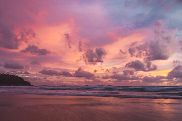 Obraz premium pink and orange sunset with clouds at karong beach in phuket