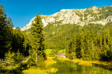 Eine wundersch&ouml;ne Sp&auml;tsommer Wanderung durch die Berchtesgadener Alpenlandschaft bis zum Blaueisgletscher - Berchtesgaden - Bayern - Deutschland