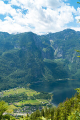 Bergpanorama Dachstein Krippenstein und Hallstätter See, Obertraun und Hallstatt im Sommer...