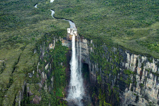 Aerial view on Chur&uacute;n Vena waterfall, dropping from the plateau of Auyan Tepui with a height of 400 m, Venezuela