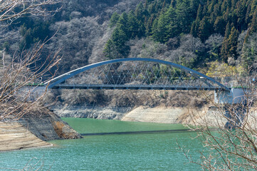 奥多摩湖のアーチ橋、三頭橋
