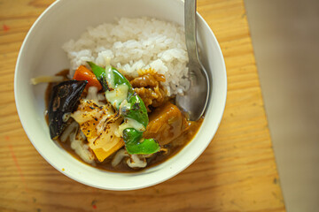 野菜を乗せた使ったカレーライス