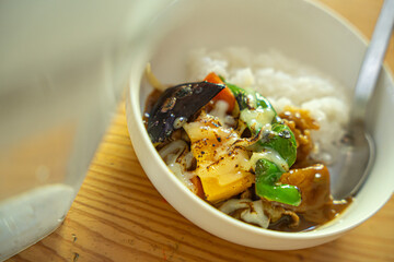 野菜を乗せた使ったカレーライス