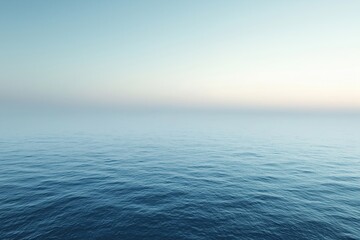Obraz premium Calm ocean merging with foggy sky at twilight