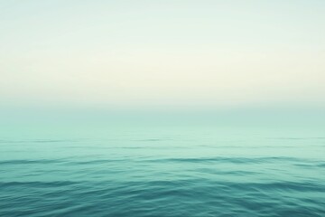 Obraz premium Calm ocean water meeting the sky on the horizon