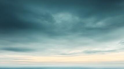 Obraz premium The sky darkens as dusk nears, with pale blue and gray tones blending into a soft gradient of fading light