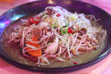 A savory stir-fry of tender beef and fresh bean sprouts, lightly seasoned with garlic and soy sauce. The crunchy sprouts complement the juicy beef for a balanced and flavorful dish.