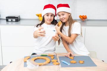 Children's master class on cooking and decorating Christmas cookies.