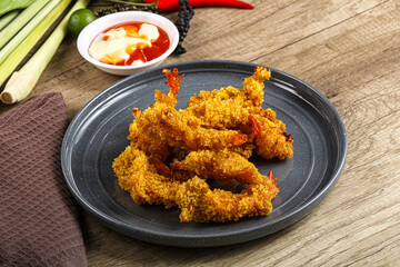 Golden deep prawn tempura wuth sauce