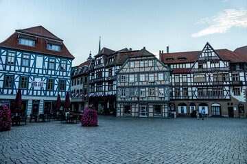 Ein kleiner Spaziergang durch die wunderschöne Fachwerkstadt von der Stadt Schmalkalden und ihrem Schloss Wilhemsburg - Thüringen - Deutschland