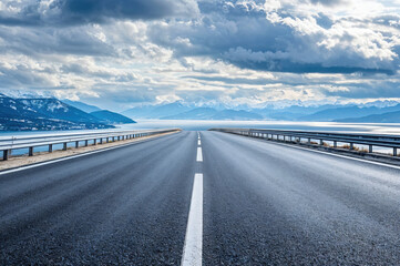 Fototapeta premium Empty asphalt highway leading to mountains landscape