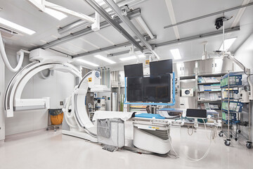 A modern hospital operating room equipped with cutting-edge equipment